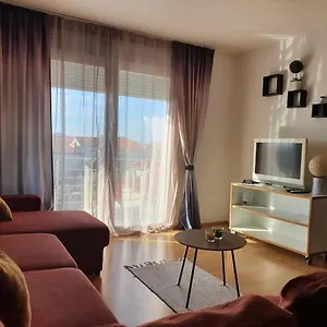 Cozy Two-bedroom Appartamento