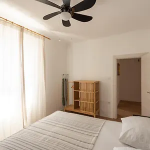 Apartment With Private Parking 