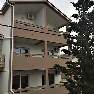 https://apartments-orhideja.primorje-gorskikotar.com