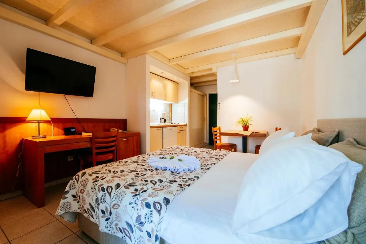 Zaton Holiday Resort Nin